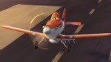 橙色小飞机飞行秒杀全场  可惜的是差那么一点点就...