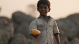 印度电影《雄狮》，男孩火车站走丢，一盘“糖耳朵”开始寻家之路