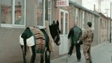 人在驴途：兵哥哥住店被赶出，只能带驴住破屋