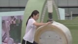 小姐姐遗憾落水 真是太可惜了