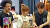 青春旅社：静姐颇有主人风范，什么都先给客人，挺有风度和教养！