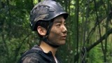 跟着贝尔去冒险：张钧甯为拿鸟蛋，竟徒手爬树，胆子好大啊！