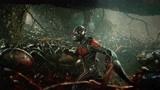 英雄电影《蚁人2》男子为救女友母亲，变身成十几米高的巨人