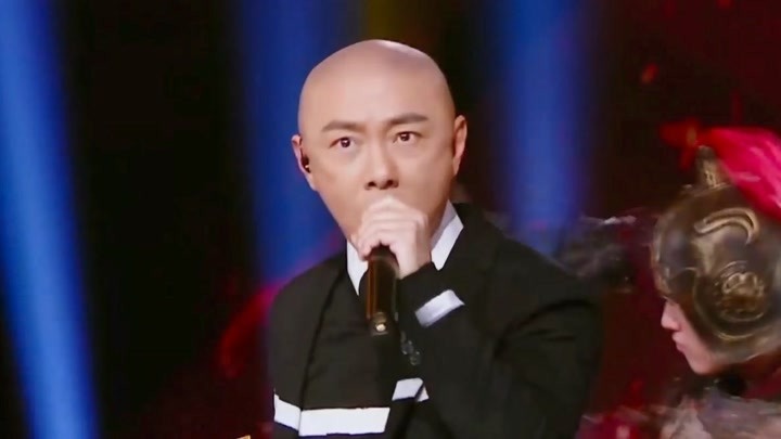 张卫健献唱《真英雄》,唱出军人的气势,让大家热血沸腾!