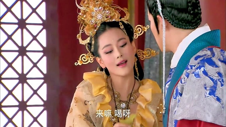 封神英雄榜:妲己拉伯邑考喝酒,想灌醉他,不怀好心