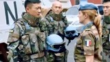 中国蓝盔：兵王称赞外国女兵中文好，美女趁机告白，竟害羞了
