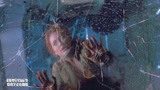 侏罗纪公园2：玻璃产生裂痕，下面就是悬崖，怎么自救？