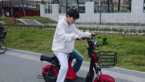 Watch the latest Adam Fan teasing XIN Liu for not knowing how to bike (2021) online with English subtitle for free English Subtitle