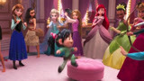 无敌破坏王2：14位迪士尼公主，围攻小女孩，太可怕了