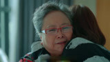 《假日暖洋洋》陈暖暖在房间里急得直哭 奶奶来劝慰她听妈妈的话