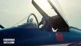 我和我的祖国：女飞行员和战机，一起表白祖国，这一刻太伟大了