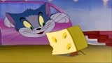 猫和老鼠：汤姆抓住偷吃的杰瑞，没想到监守自盗，偷吃冰箱食物