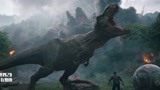 侏罗纪世界2：牛龙想吃人，霸王龙路见不平，一口把它咬死！