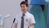 王弢挨个说出毕业寄语 王弢与孩子们分离