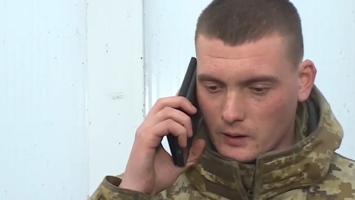 被俘乌士兵给家人打电话报平安：我很好，17位战友都活着