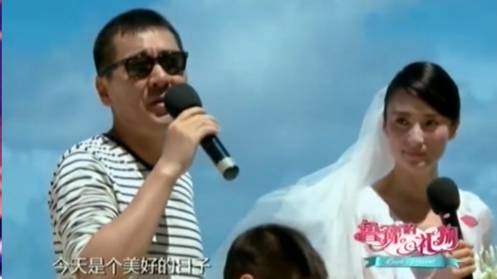 陈建斌也太随意了，蒋勤勤穿婚纱，他却只穿个T恤！