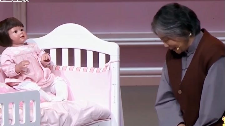 《最后一天》片段，蔡明演绎奶奶带娃，太接地气了