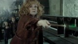 哈利·波特7：魔法大战，罗恩的妈妈为救女儿，怒杀小天狼星姐姐