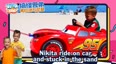 尼基与陷入沙子的玩具车