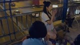 《战狼犬》微笑帮李旭帆摆摊挣钱 贴心陪伴惹人喜爱