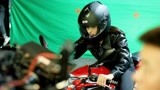 《孤独的野兽》花絮：张柏嘉酷飒摩托车戏