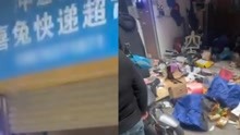 深圳一快递站老板疑欠债跑路 店内包裹被拆有手机丢失
