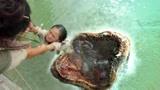 《西游降魔篇》：水怪吃人，一口把小女孩吞下，太凶残了！