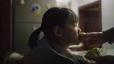 了不起的女孩：女人为见丈夫，竟然逼女儿吃会过敏的猕猴桃