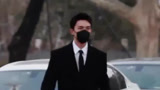 路透：吴磊亮相央视春晚彩排 黑色大衣低调帅气