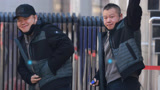 岳云鹏孙越现身春晚彩排，小岳岳脱帽鞠躬，笑容满面谦逊有礼