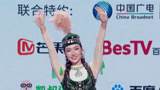 盛典红毯：阿丽玛着民族服饰走红毯 满满阿勒泰回忆