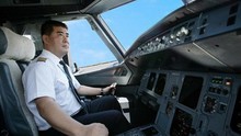 南航1名飞行员辞职 被判赔航空公司210万元