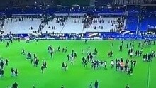 实拍法国足球场传剧烈爆炸声 观众四散逃离现场