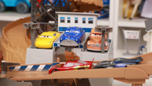 赛车总动员托马斯威利赛车场自动蓄力轨道赛车玩具分享
