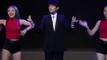 線上看 楊洋生日會火爆開啟   現場大秀舞蹈 (2015) 帶字幕 中文配音，國語版