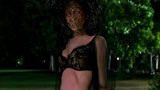 3分钟看完科幻喜剧片《黑衣人2》，虫族幻化这么大一个美女！