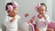 双胞胎宝宝对话，说婴语