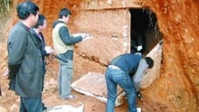 陕西凤翔村特大发现：5000平古墓发现247个盗洞，出土3000件文物