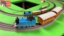 托马斯倒退前进好玩有趣 小火车圆形轨道游戏