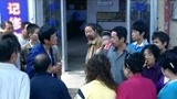 拿什么让你幸福：美女亲爹被怼，全场人围观，帅哥解围