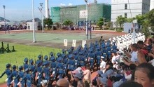 香港回归祖国22周年，三军仪仗队举行升旗仪式，全体观众肃然起敬