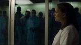 湮灭：女子坐在实验室中，引来许多人隔着玻璃观看