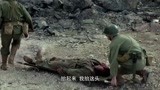 血战钢锯岭：多斯机智的把受伤的人埋起来，救了他一命