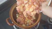 [图]砂锅煲鸡越煲越香，不放一滴水，15分钟出锅，香气四溢，营养好吃