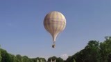环游地球八十天：福格的包没拿，成龙直接从热气球下去，真是惊险