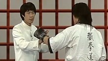 李小龙截拳道功法：伸长攻击和短碎攻击的不同打法