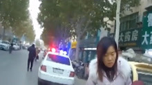 女子骑电动车撞人逃逸