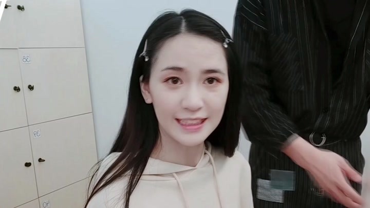 少女初印象vlog：周琳聪的化妆time 干嚼芝麻的原因是？