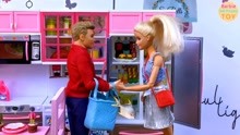 芭比和肯在超市买蔬菜