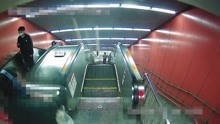 为报复保洁员 一男子竟往北京磁器口地铁站扶梯上扔了20个生鸡蛋